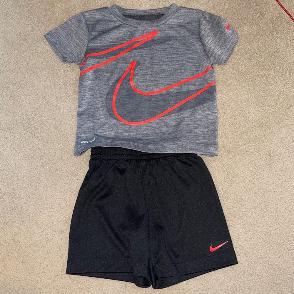 Toddler boys Nike outfit.